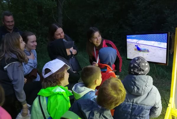 Sötétedés után indul a varázslat: különleges éjszakai rovarlesre hív a fiatal biológus